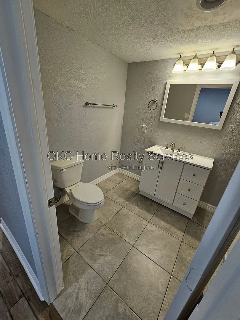 2 bed, 1.0 bath, 812 sqft, $1,200 — Photo 4