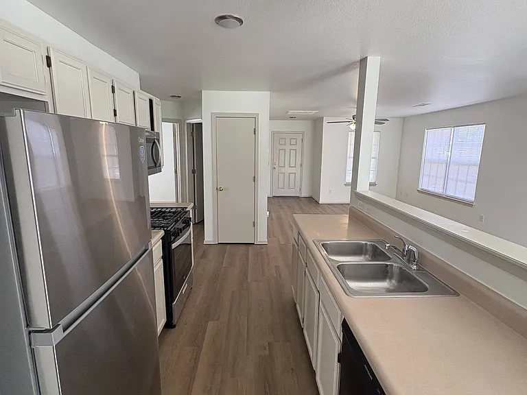 601 Cedar Brook Ct — Photo 6