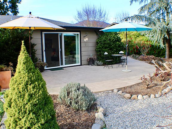 4th image of 300 Cypress Ave #A