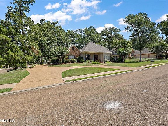 2nd image of 212 Oak Park Dr