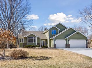 10478 E Riverview Dr, Eden Prairie, MN 55347