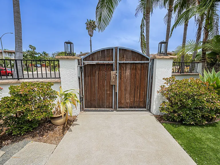 341 Calle De Adele — Photo 64