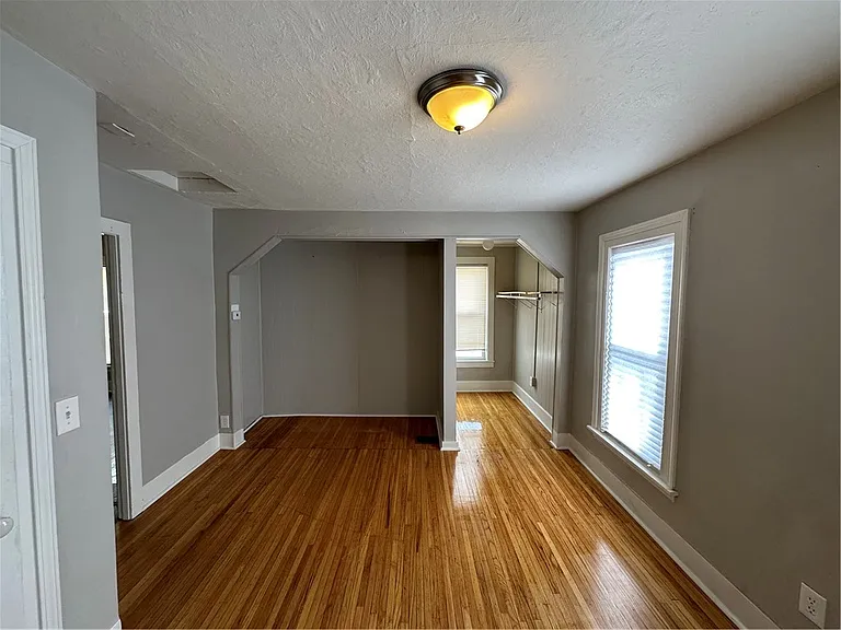144 Adams St — Photo 4