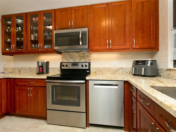 521 Hahaione St #26J, Honolulu, HI 96825