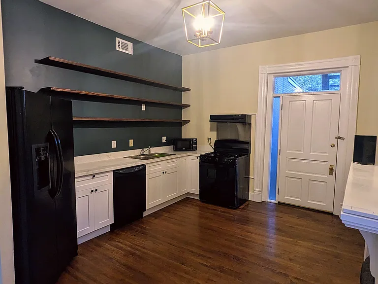 1461 S 1st St #2 — Photo 2