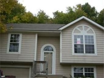 1st image of 825 S Leslie Ave