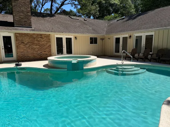 18 Suttlers Row, Hilton Head Island, SC 29928