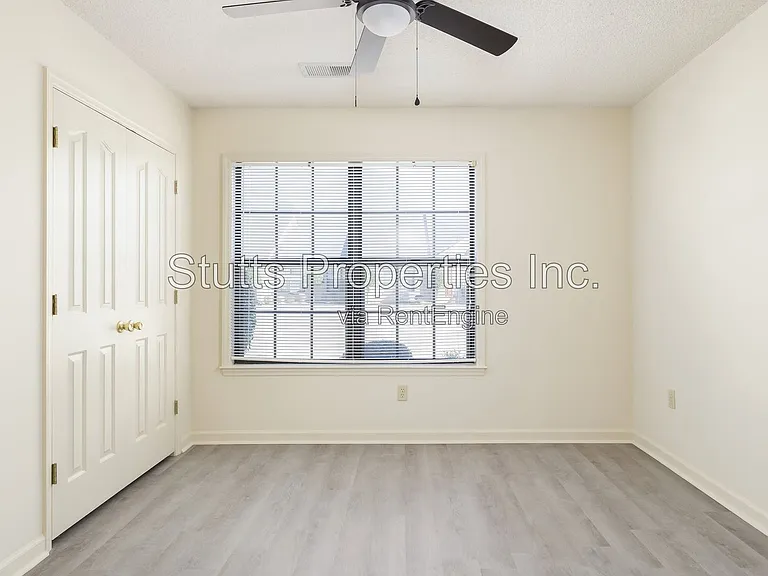 Creekside Apartments — Photo 36