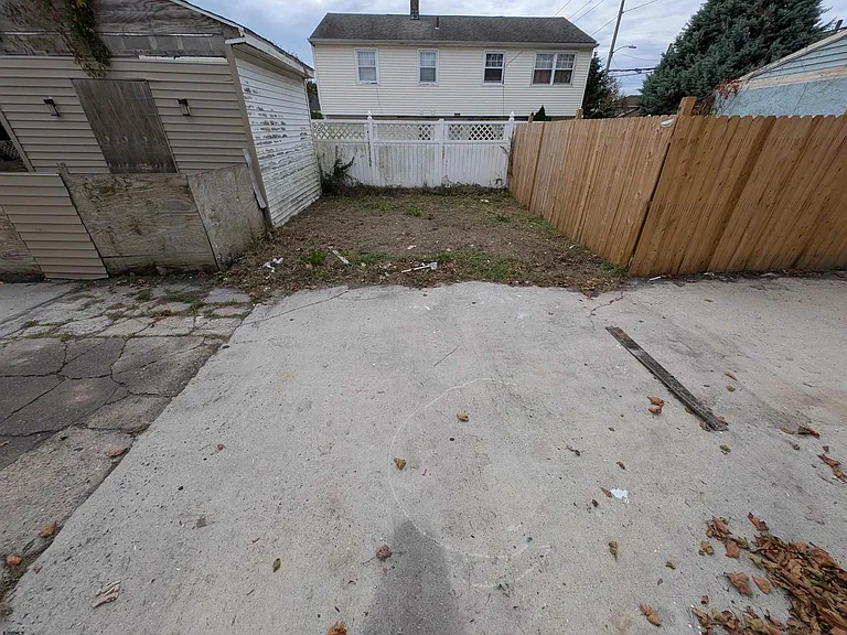 1056 N Ohio Ave — Photo 21
