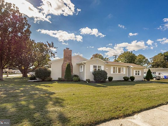 5th image of 814 W Ivy Dr