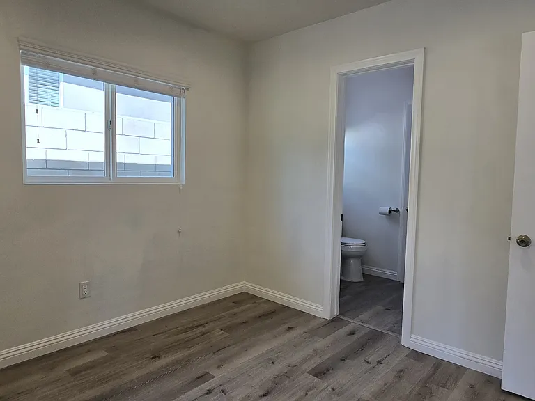 521 N Vermont Ave — Photo 12