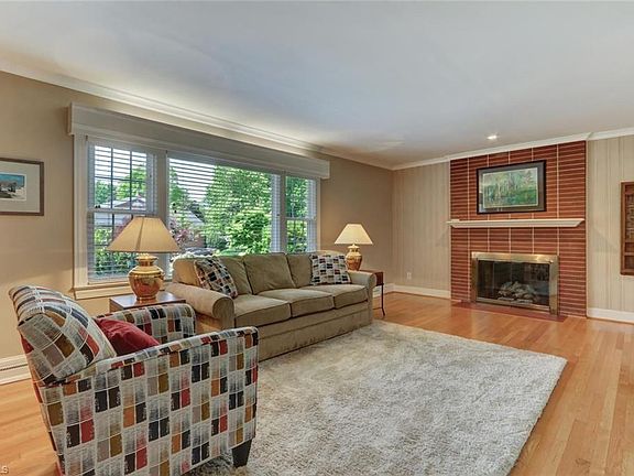 2nd image of 2108 Villa Dr