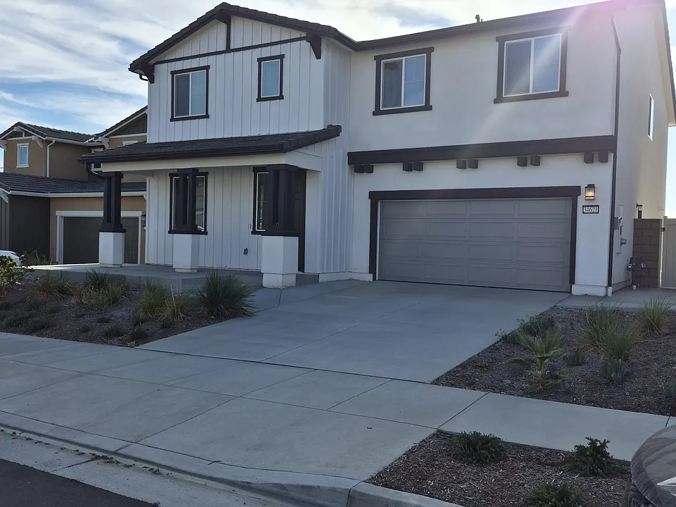 34621 Clementine St