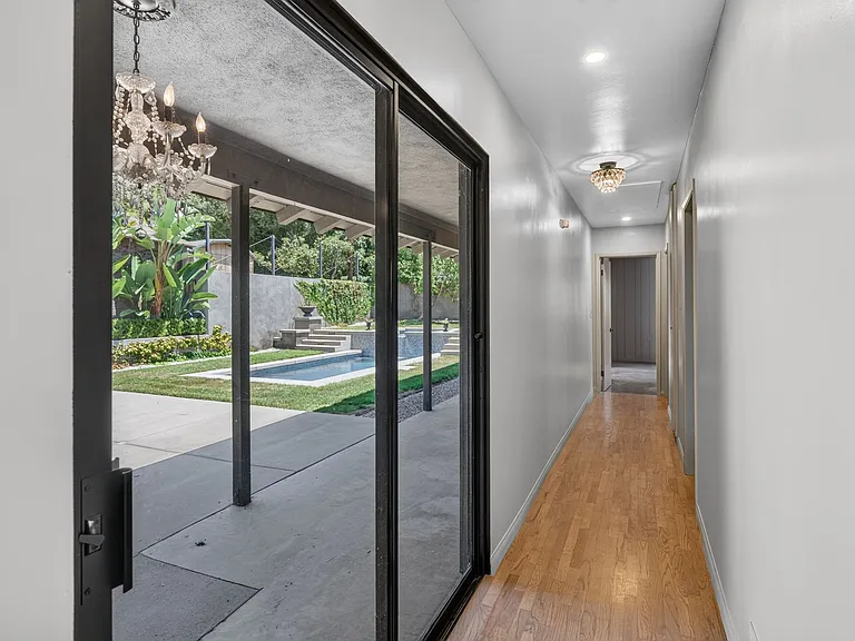 614 N Glendora Ave — Photo 17