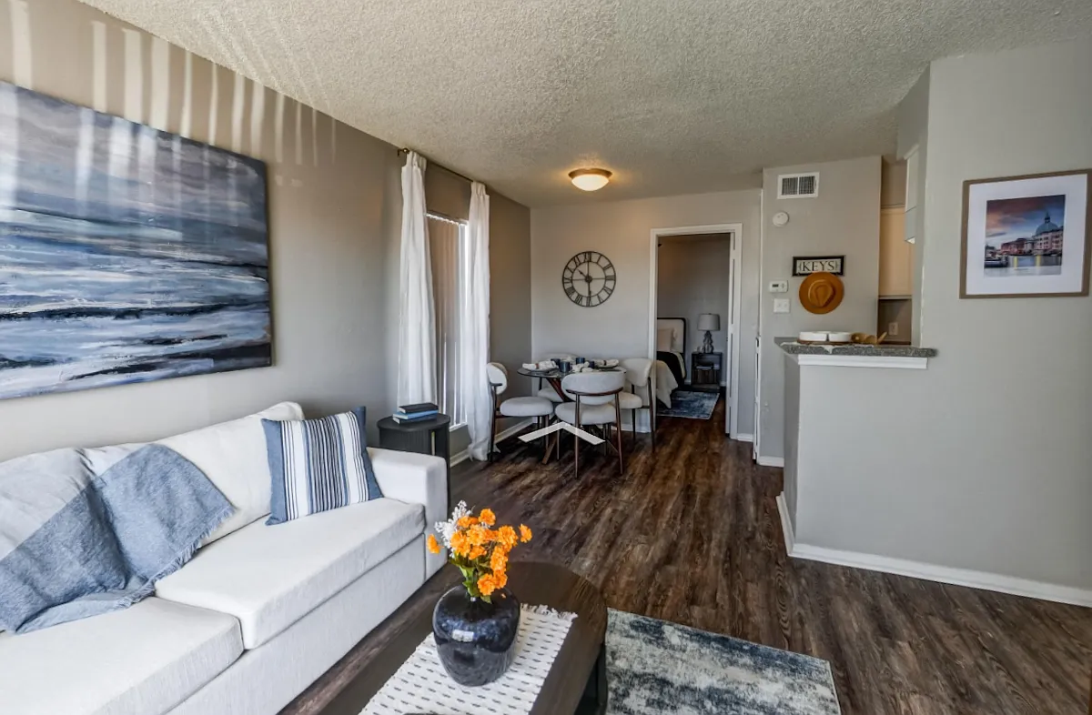 Sunset Apartments — Photo 2