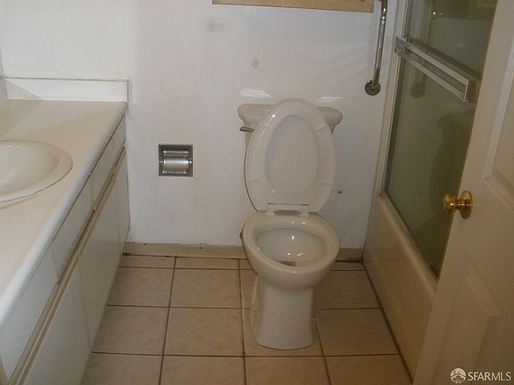 5th image of 195 7th St APT 203