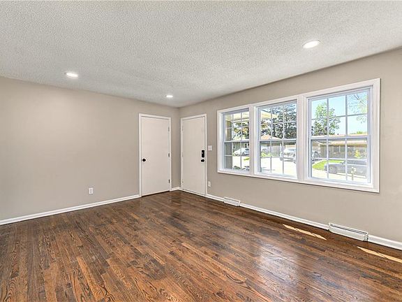 3rd image of 6218 Rowland Ave