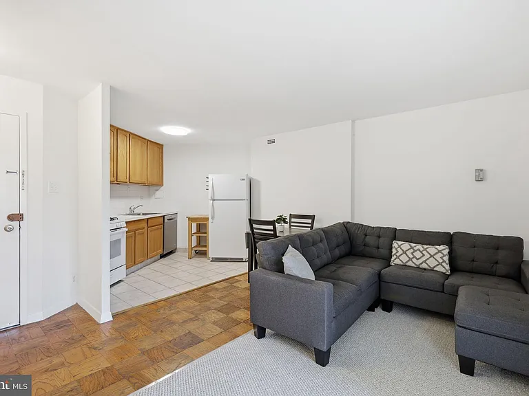 2201 L St NW #805 — Photo 5