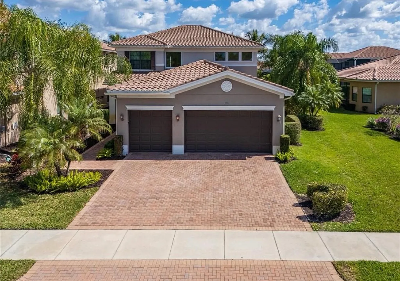5 bed, 3215 sqft, $7,500 — Photo 1