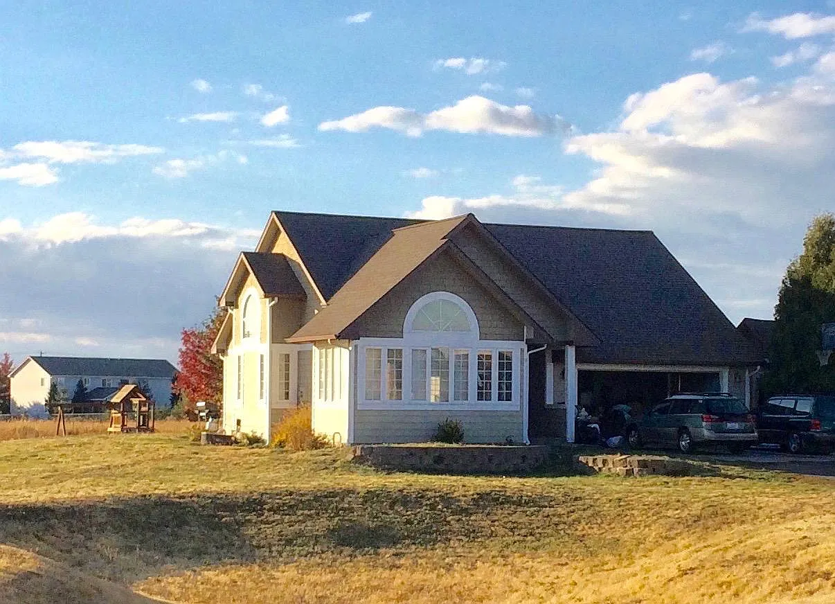 5 bed, 3030 sqft, $3,400 — Photo 1