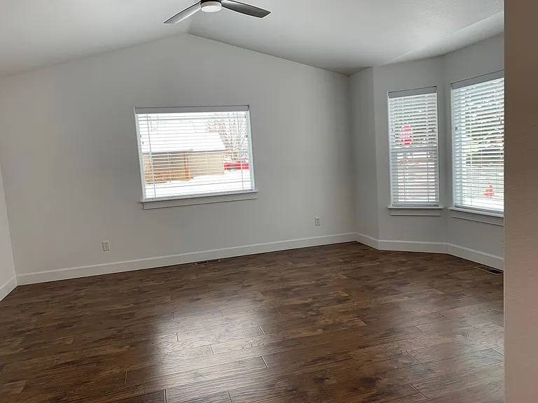 100 Stonegate Dr — Photo 3