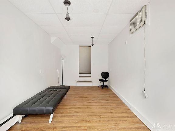 4th image of 3154 Linwood Ave