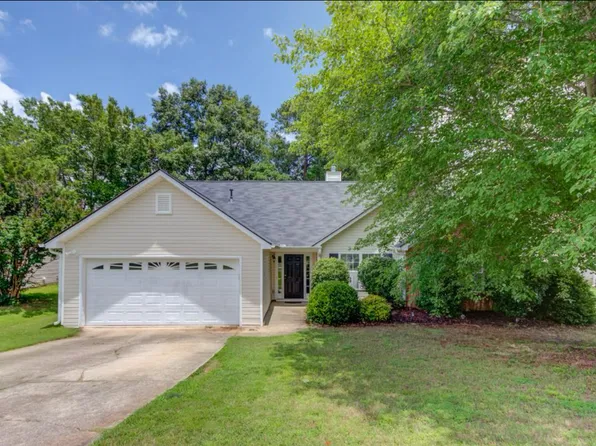 949 Harbins Pass Dr, Dacula, GA 30019