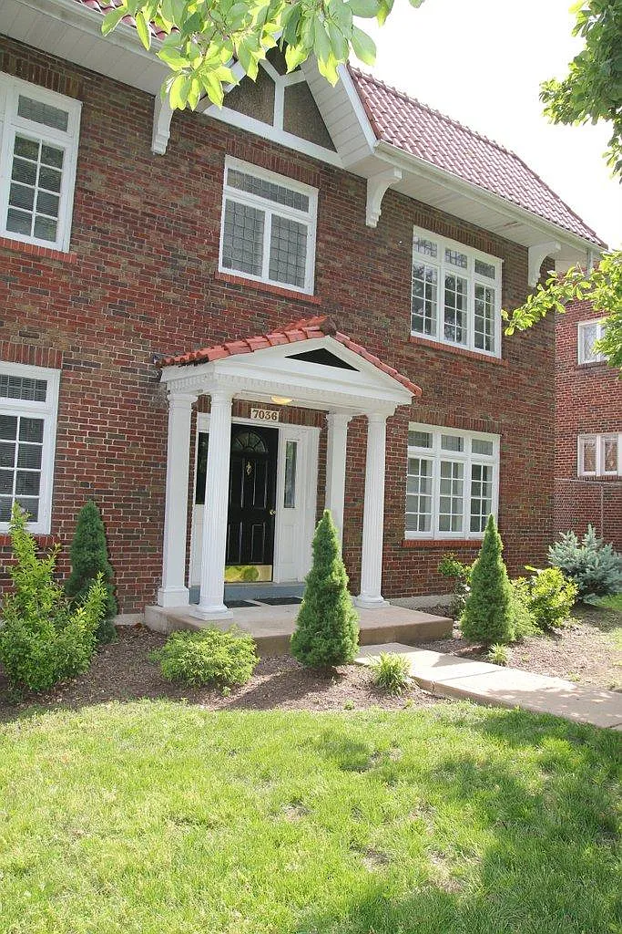 Building Photo - 7036 Forsyth Blvd #1W