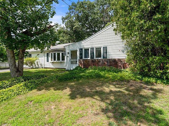 2nd image of 21 Greenleaf Rd
