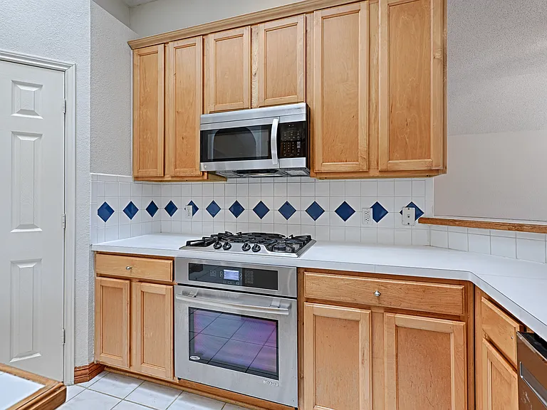 7512 Vineyard Dr — Photo 9