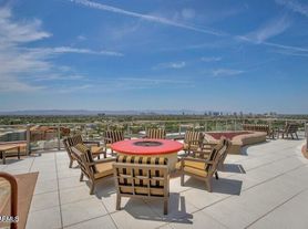 2211 E Camelback Rd, Phoenix, AZ
