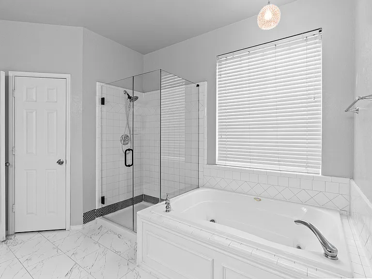 Briar Brook Ln — Photo 16