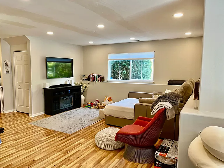90 Rosehall Dr — Photo 13