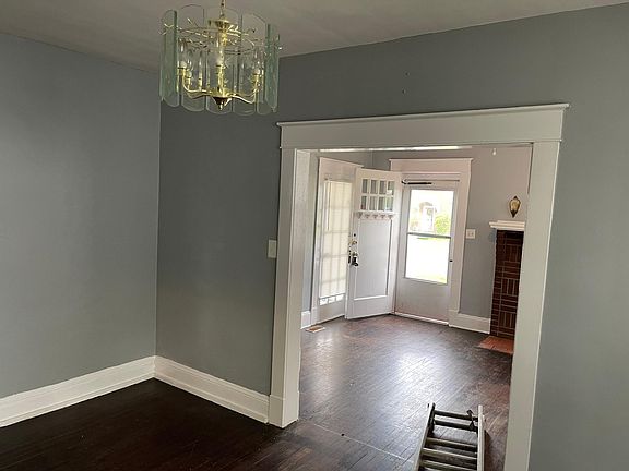 5th image of 3215 Logandale Ave
