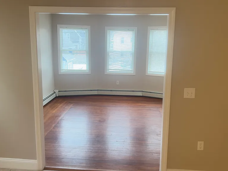 27 Ayr St #2 — Photo 6