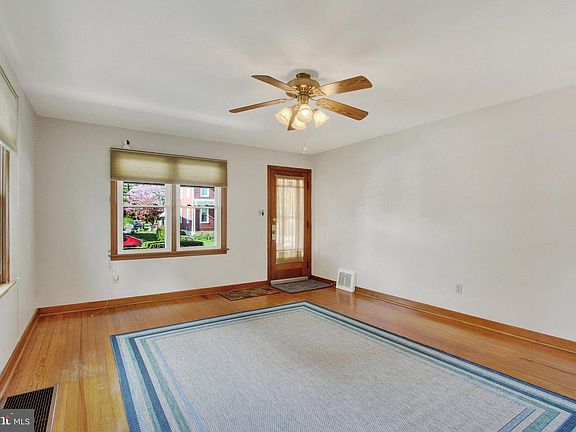 3rd image of 524 Fulton St
