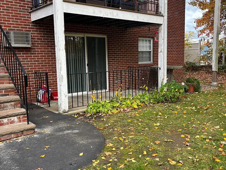 Governor Weare Apartments — Photo 41
