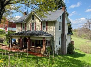 2102 Manor Dr, Loretto, PA 15940
