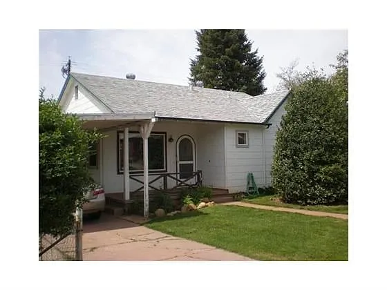 473 Williams St photo 1