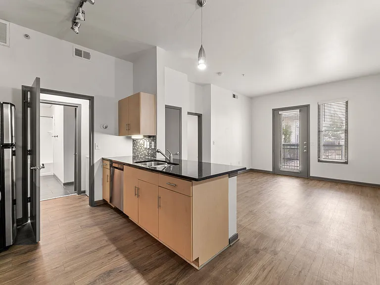 Elle West Ave — Photo 19