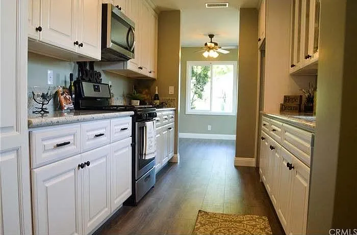 3403 Roxanne Ave — Photo 9