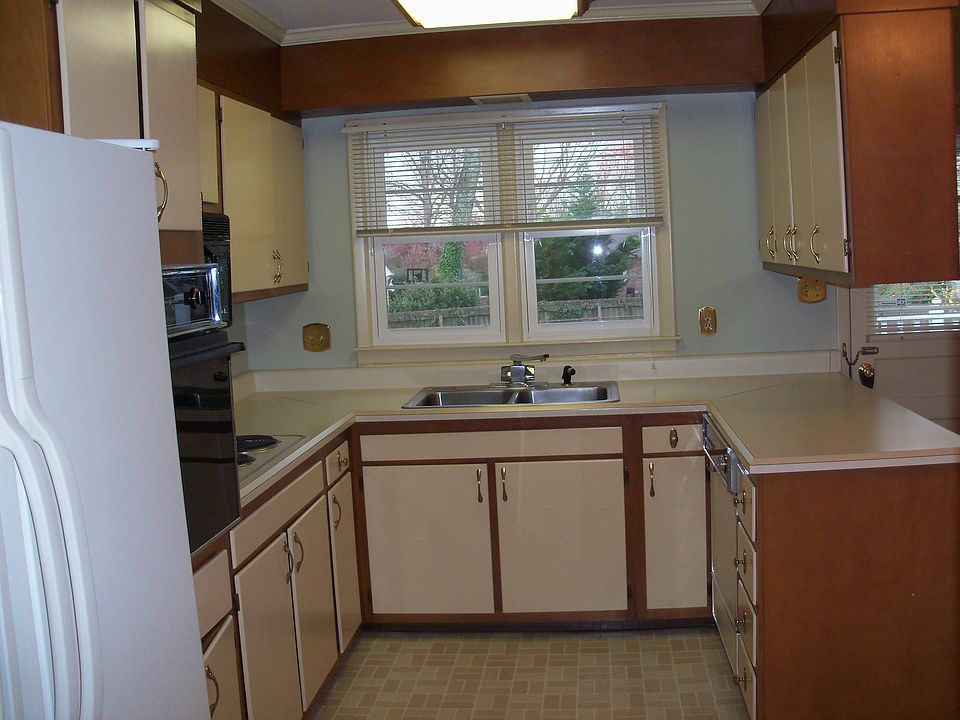 1st image of 3011 Stratford Dr