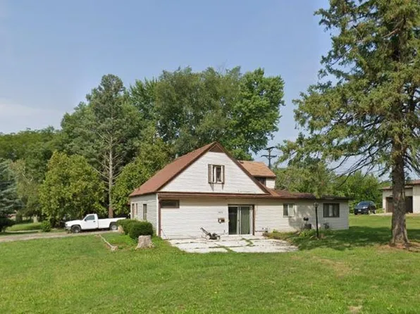 1470 S Demeter Dr, Freeport, IL 61032