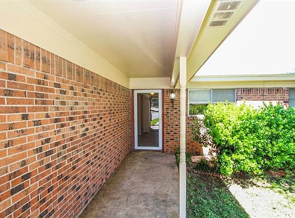 3rd image of 2434 Robertson Dr