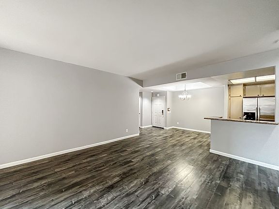 5th image of 510 Camino De La Reina Unit 103