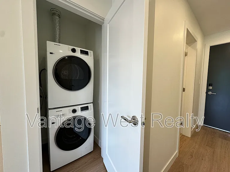 1380 Pridham Ave #305 — Photo 13