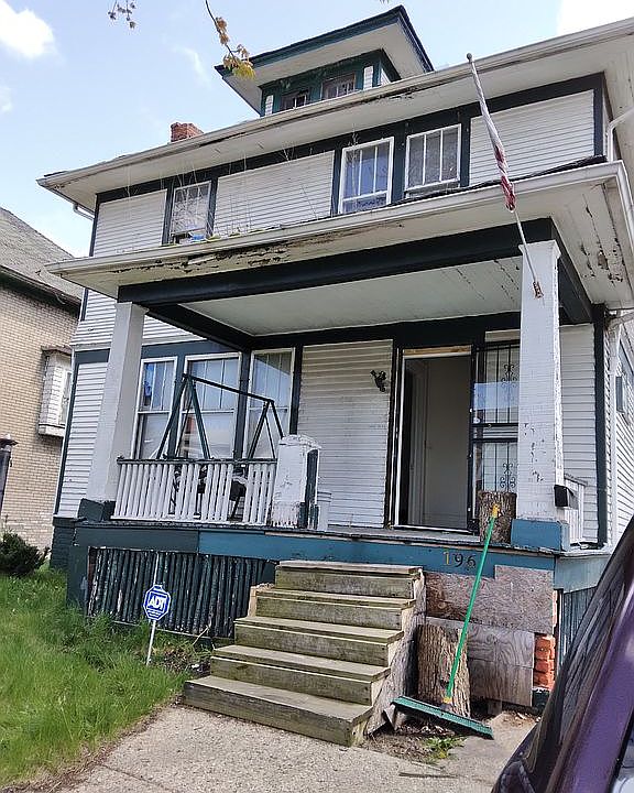 1st image of 196 Tennyson St