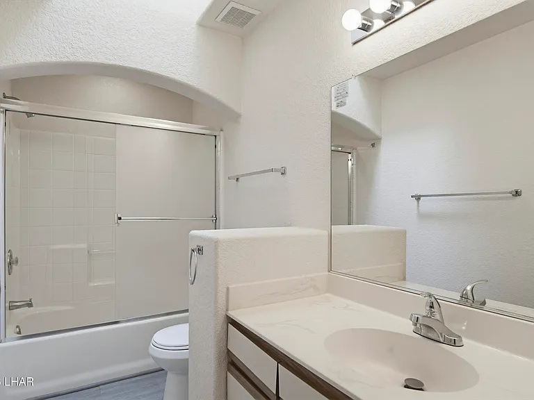 3099 Jamaica Blvd S — Photo 29