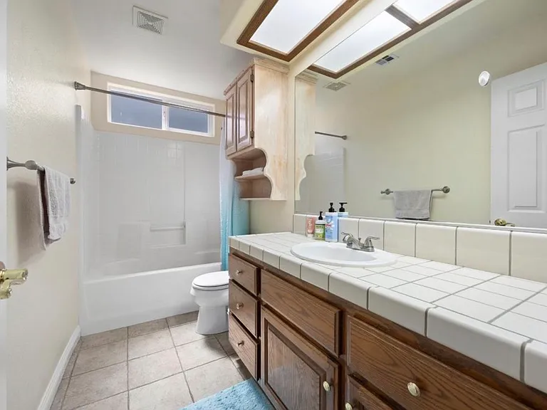 Mirage Dr — Photo 4