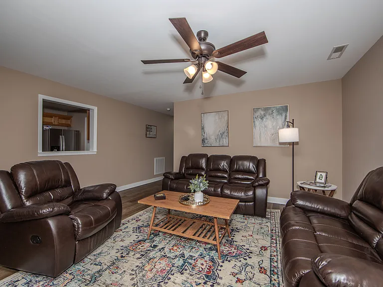 1526 Woodland Ct — Photo 11